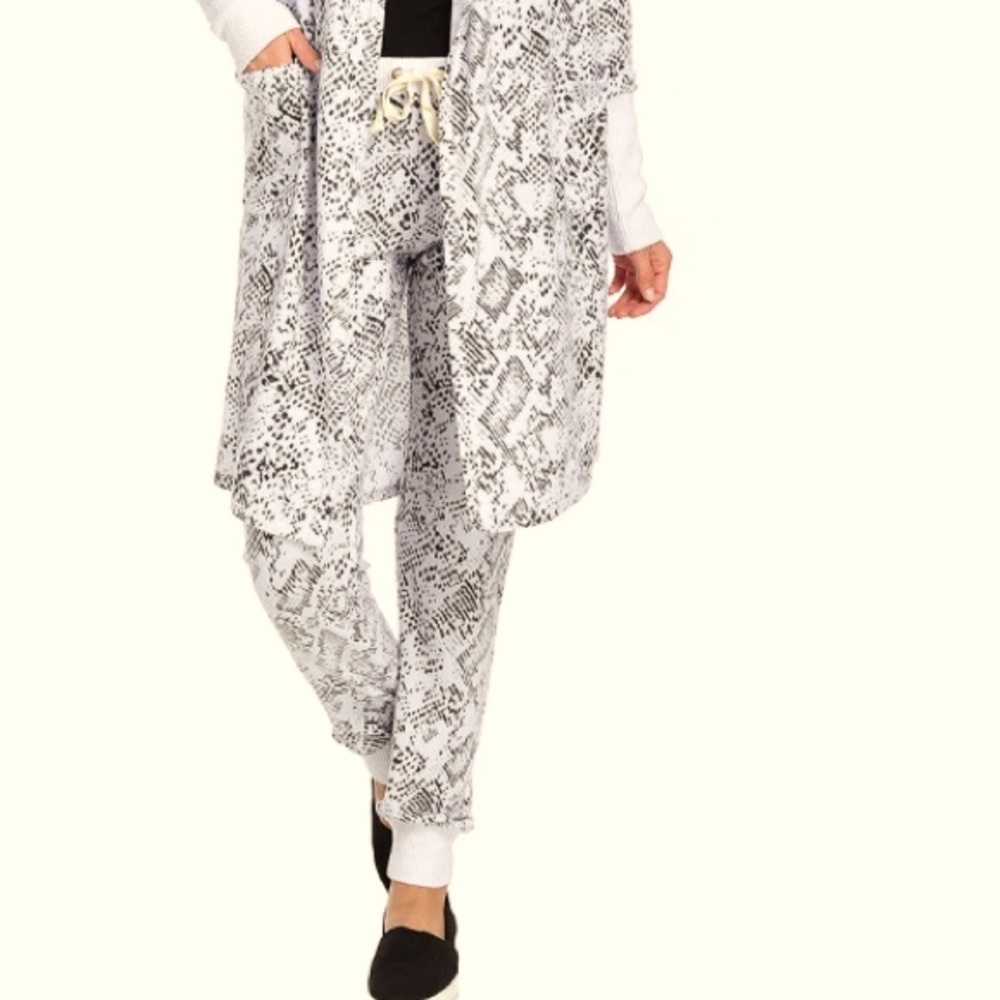 Women’s Theo and Spence Black &‎ White Snake Skin Joggers